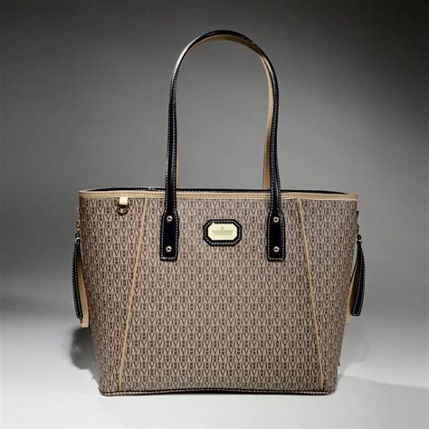 victor hugo handbags website.